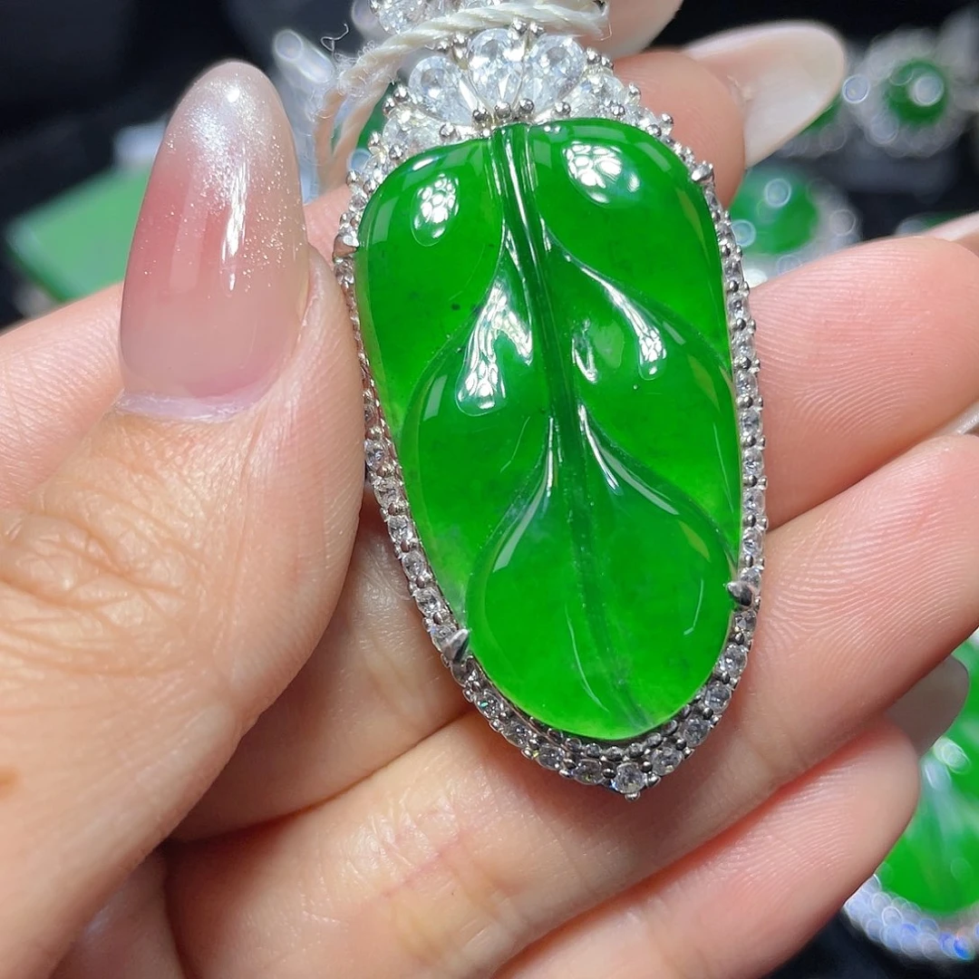 翡翠颈饰银S925镶嵌翡翠