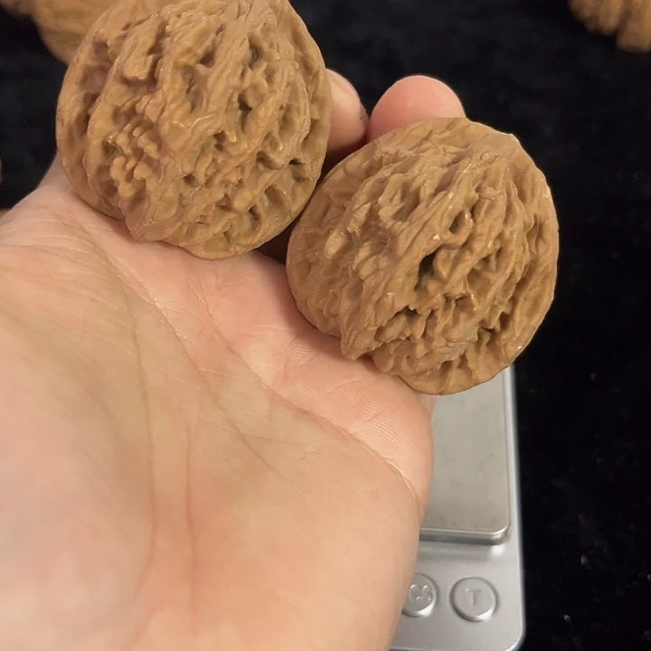 把件文玩核桃44左右微瑕虎头，编号012