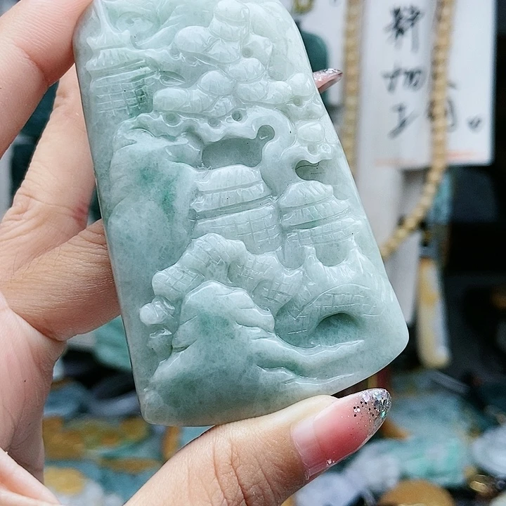 颈饰足铂镶嵌翡翠翡翠