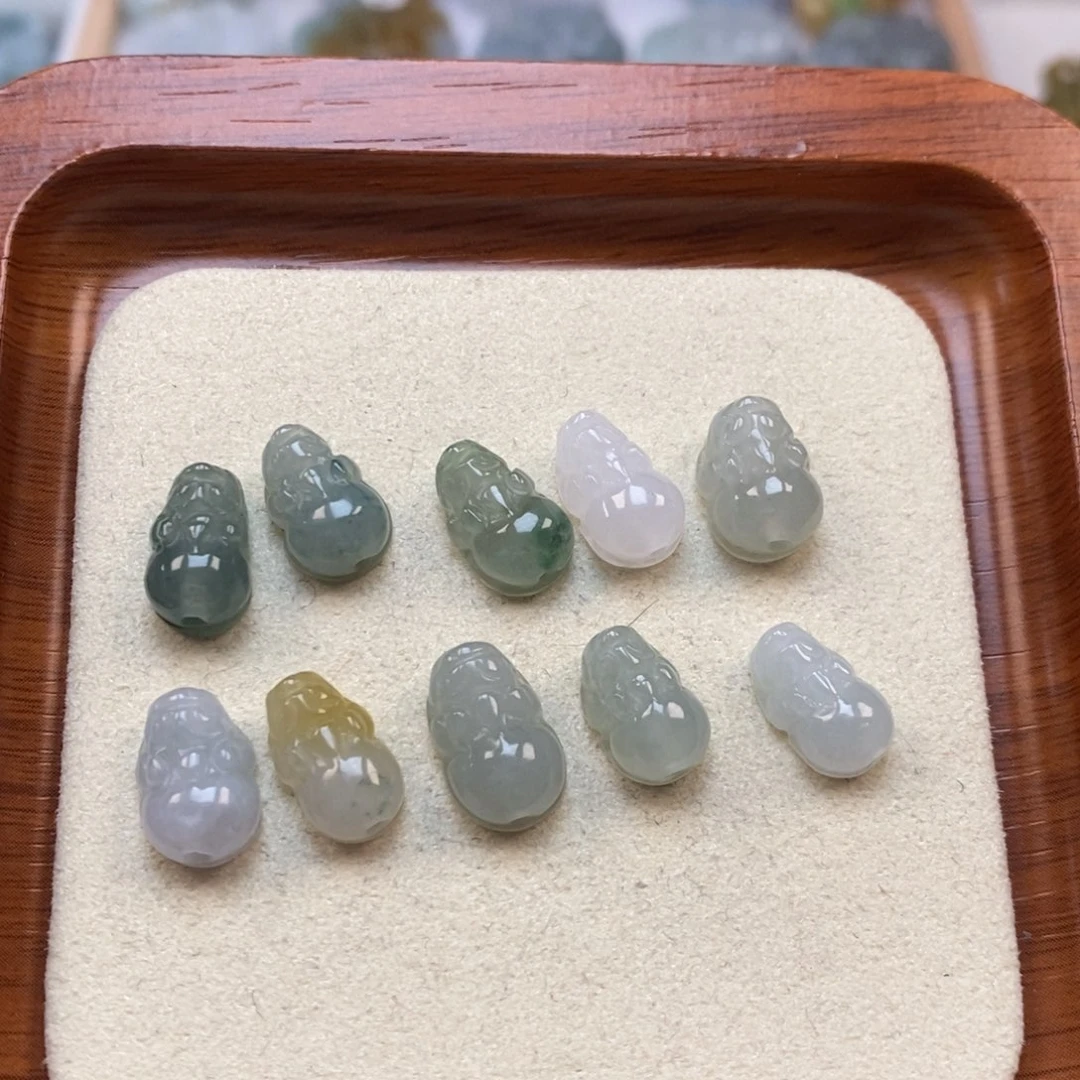 翡翠未镶嵌颈饰如意貔貅发其一