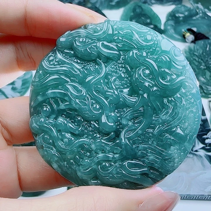 翡翠未镶嵌颈饰多样性发货天然的A货翡翠