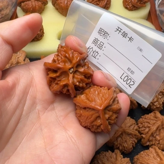 迷***鹿桃核把件红皮三棱