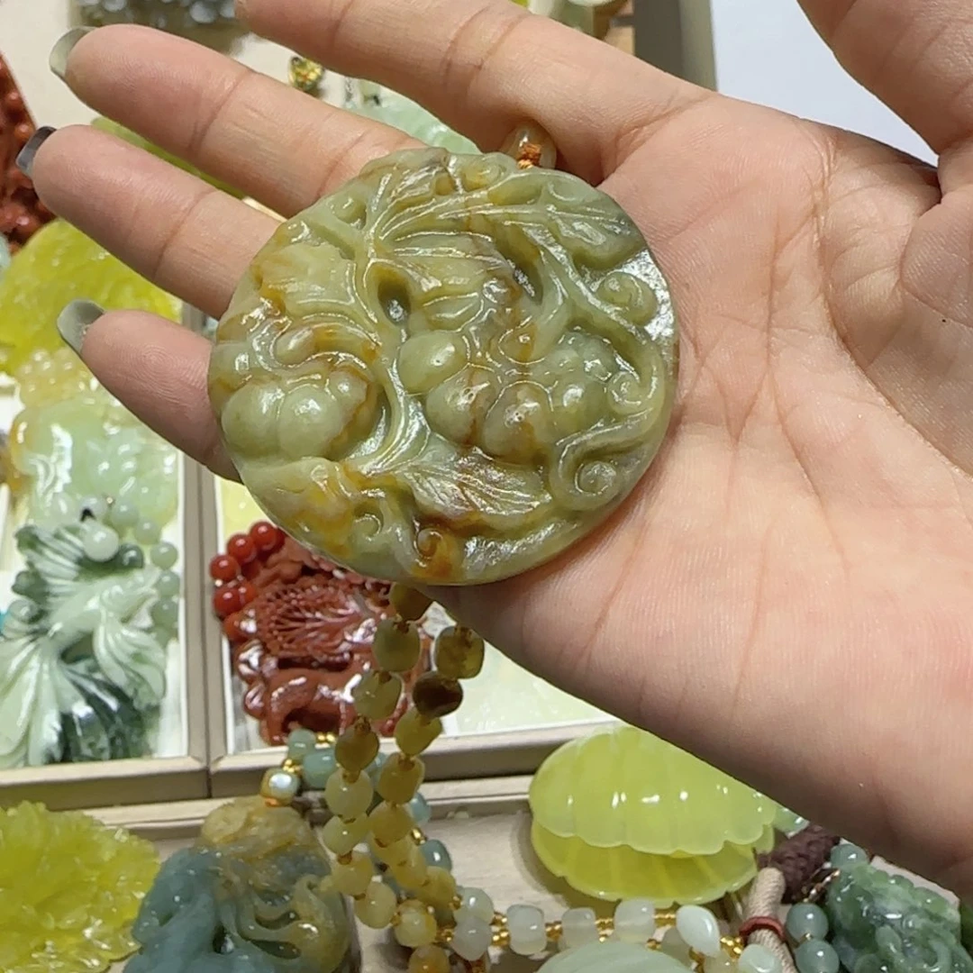 未镶嵌蛇纹石玉吊坠小**碟