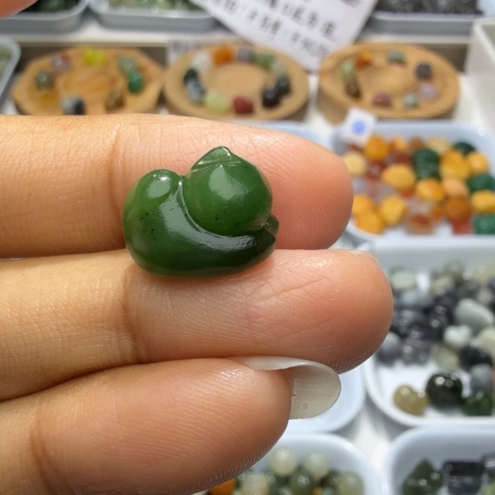 静***仔和田玉未镶嵌珠宝奇石包容不退换