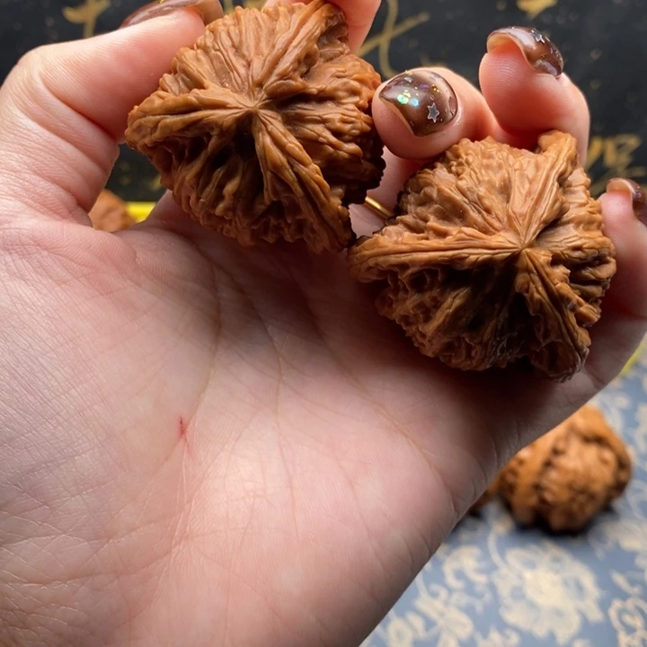 金***线吊坠文玩核桃白狮子