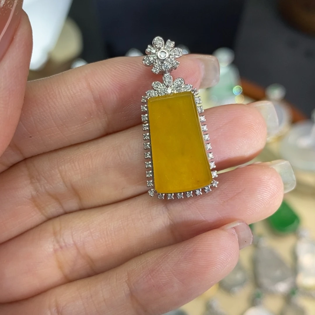 翡翠18K金镶嵌颈饰A货翡翠