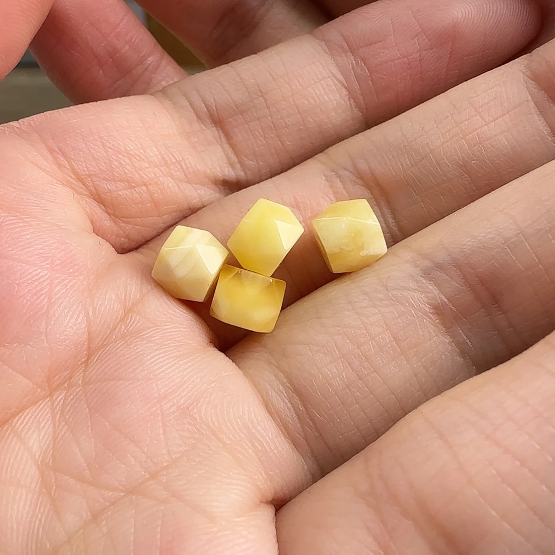 琥珀未镶嵌珠宝奇石多样性发其一