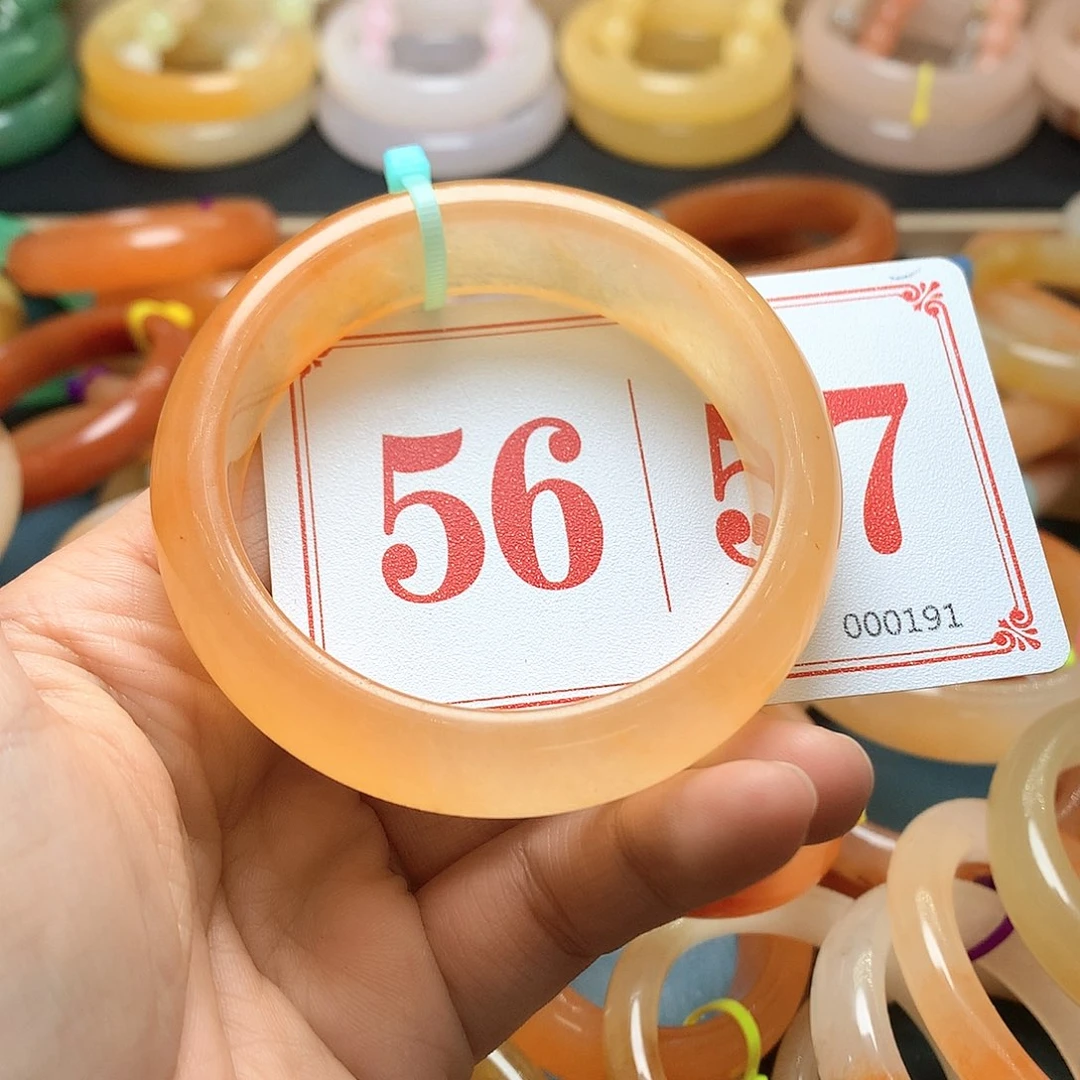 未镶嵌石英质玉（黄龙玉）手镯