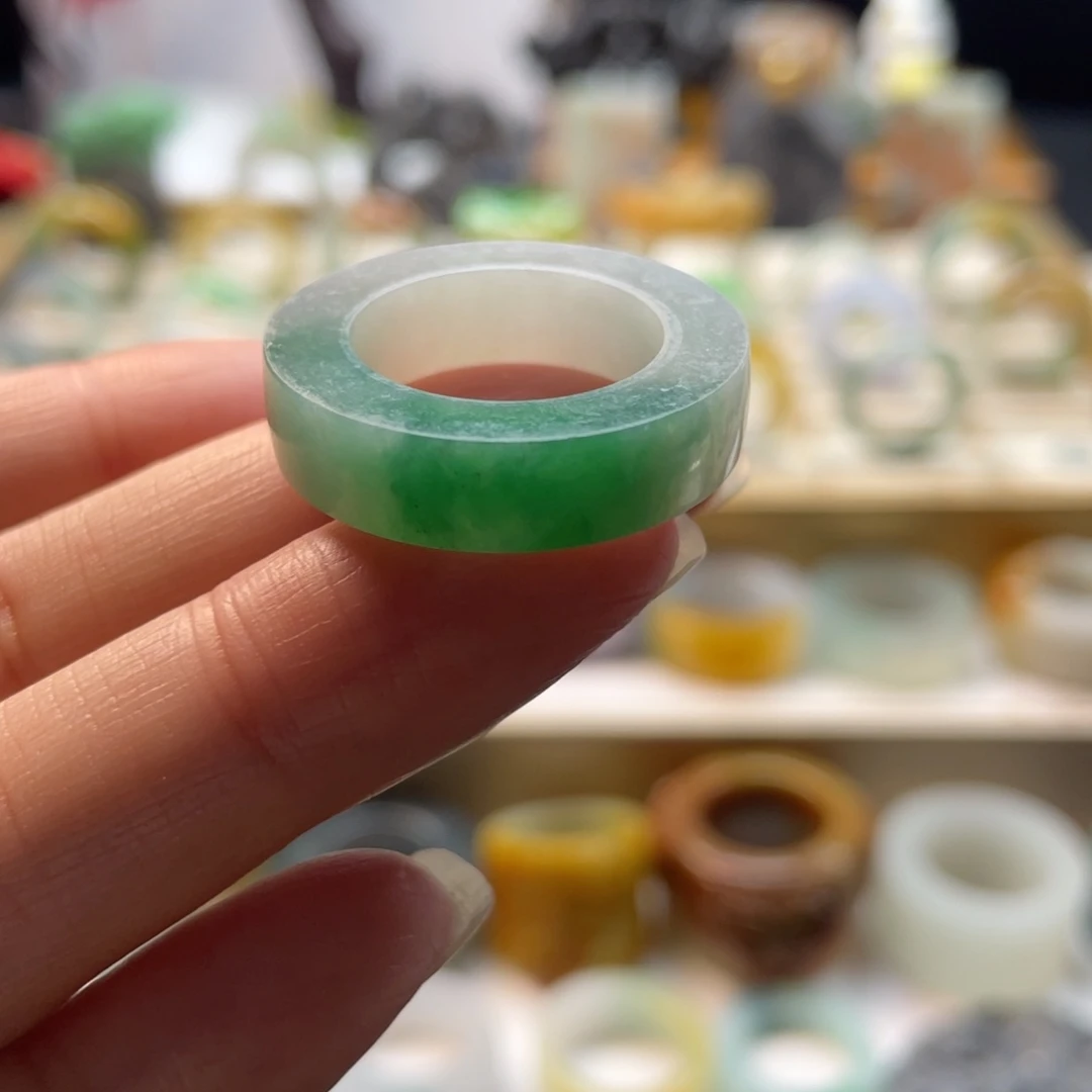 定制翡翠未镶嵌戒指