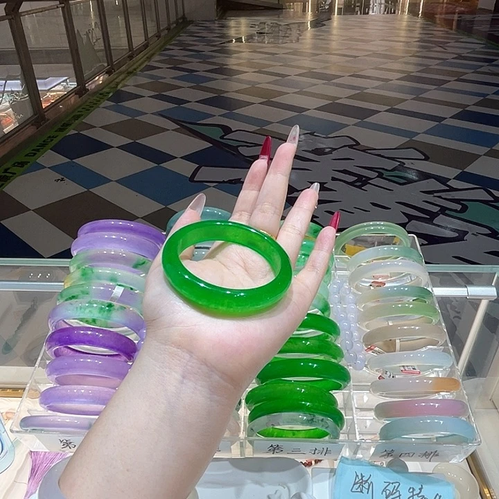 翡翠手镯未镶嵌柒*?翡翠手镯