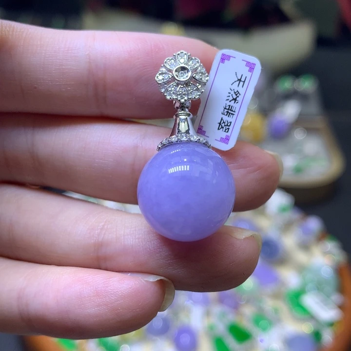颈饰18K金镶嵌翡翠