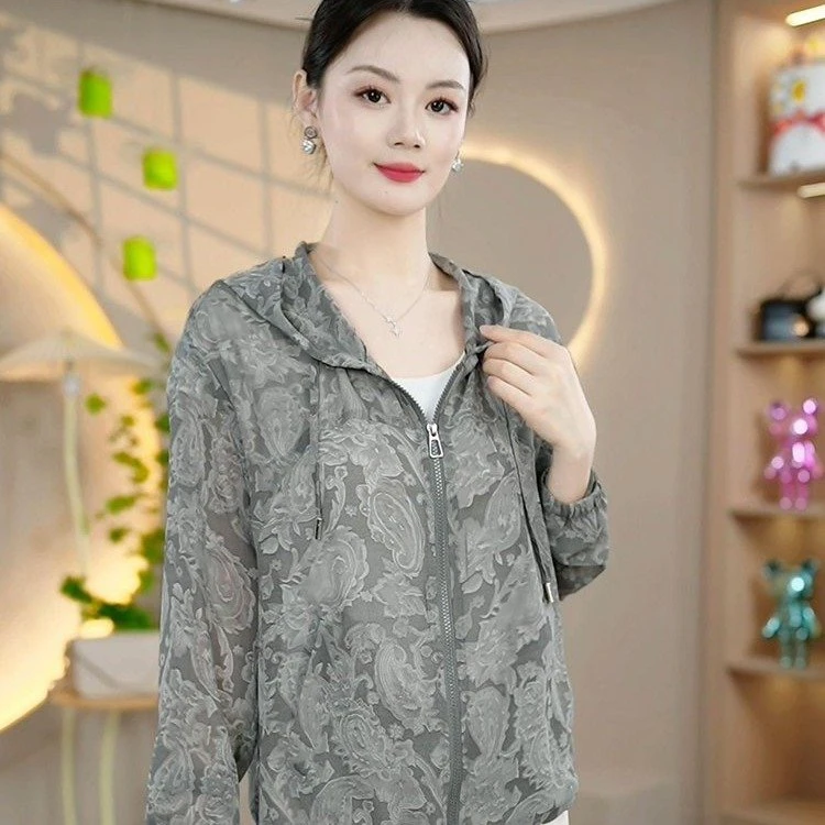 夏季薄款防晒外套女舒适透气百搭上衣J时尚连帽妈妈夏装外搭开衫