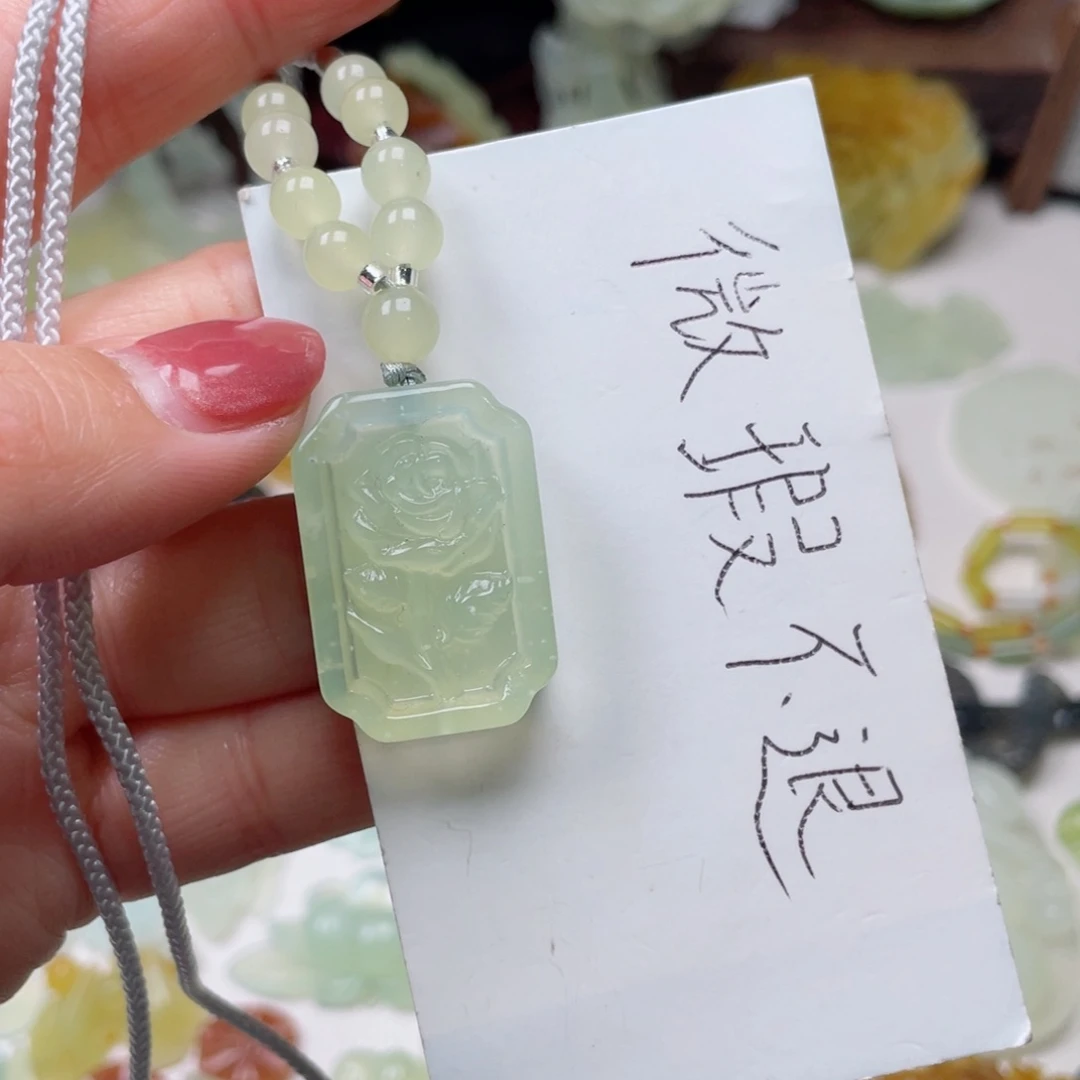 蛇纹石玉颈饰未镶嵌