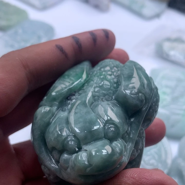 翡翠未镶嵌颈饰保真天然a货翡翠