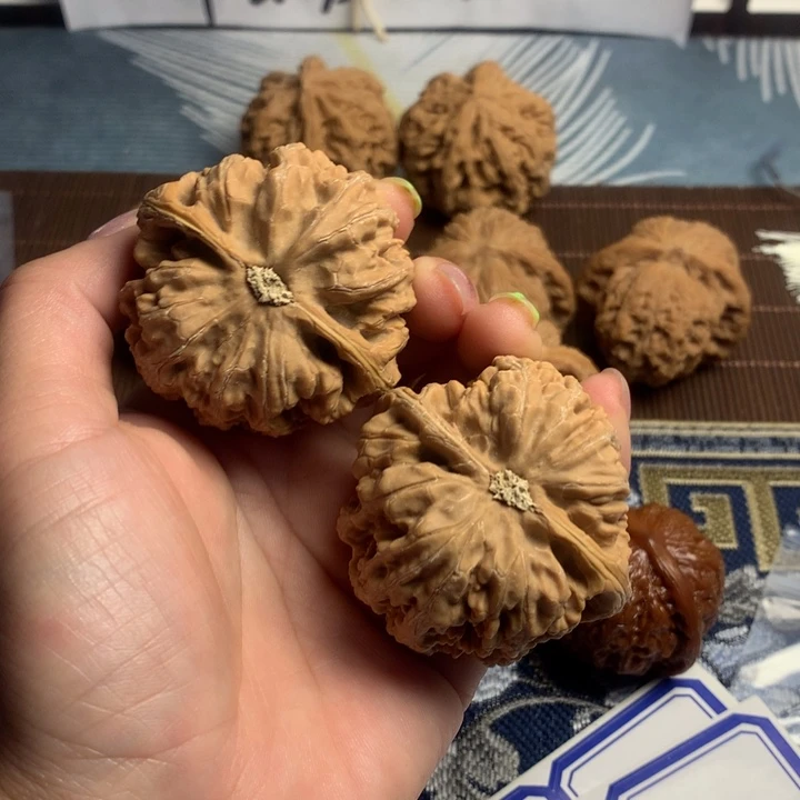 吊坠文玩核桃齾****生粗筋