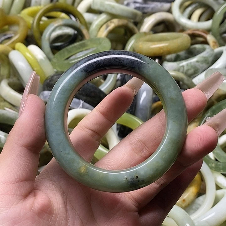 蛇纹石玉未镶嵌手镯