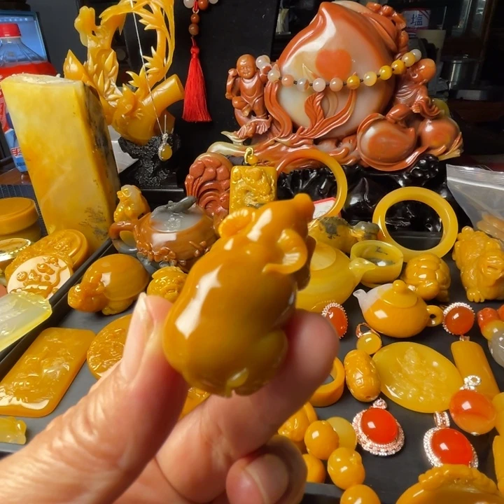 未镶嵌石英质玉(黄龙玉)颈饰