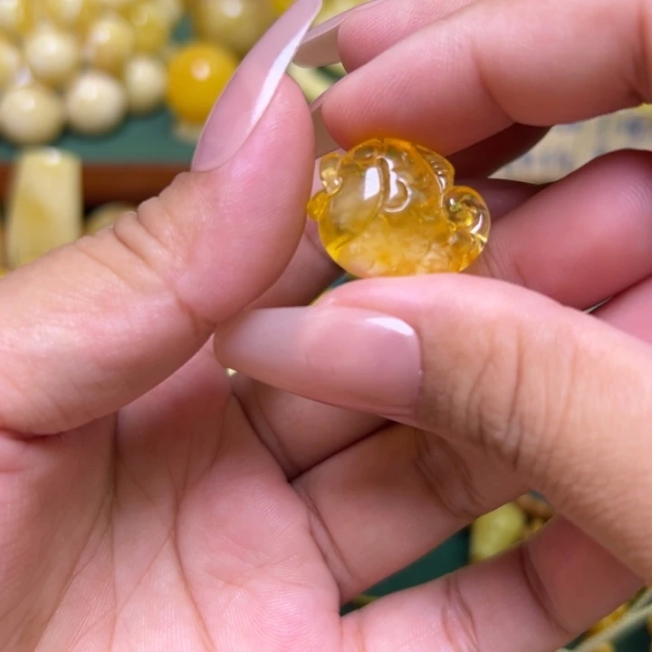 蜜蜡未镶嵌珠宝奇石