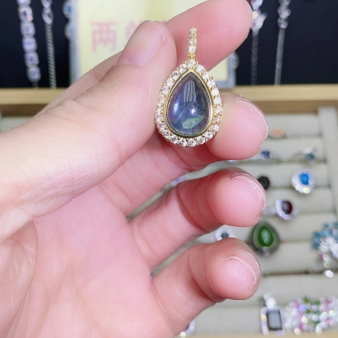 未镶嵌颈饰海蓝宝石