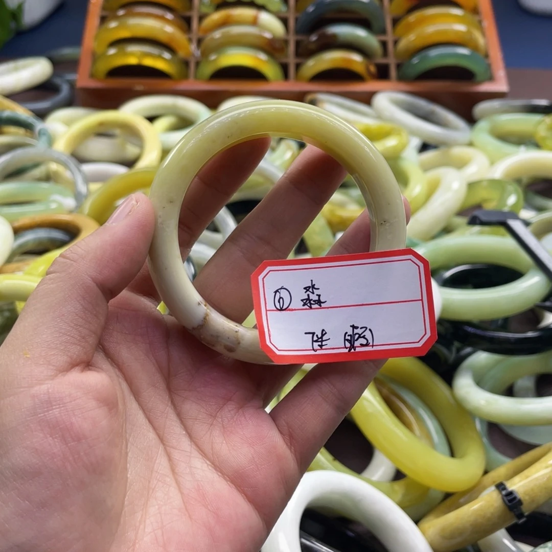 淼***鑫蛇纹石玉未镶嵌手镯