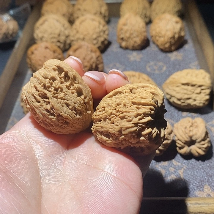 桃核吊坠疆疆好南疆石天残脚，蚂蚁拉丝纹，酒杯底