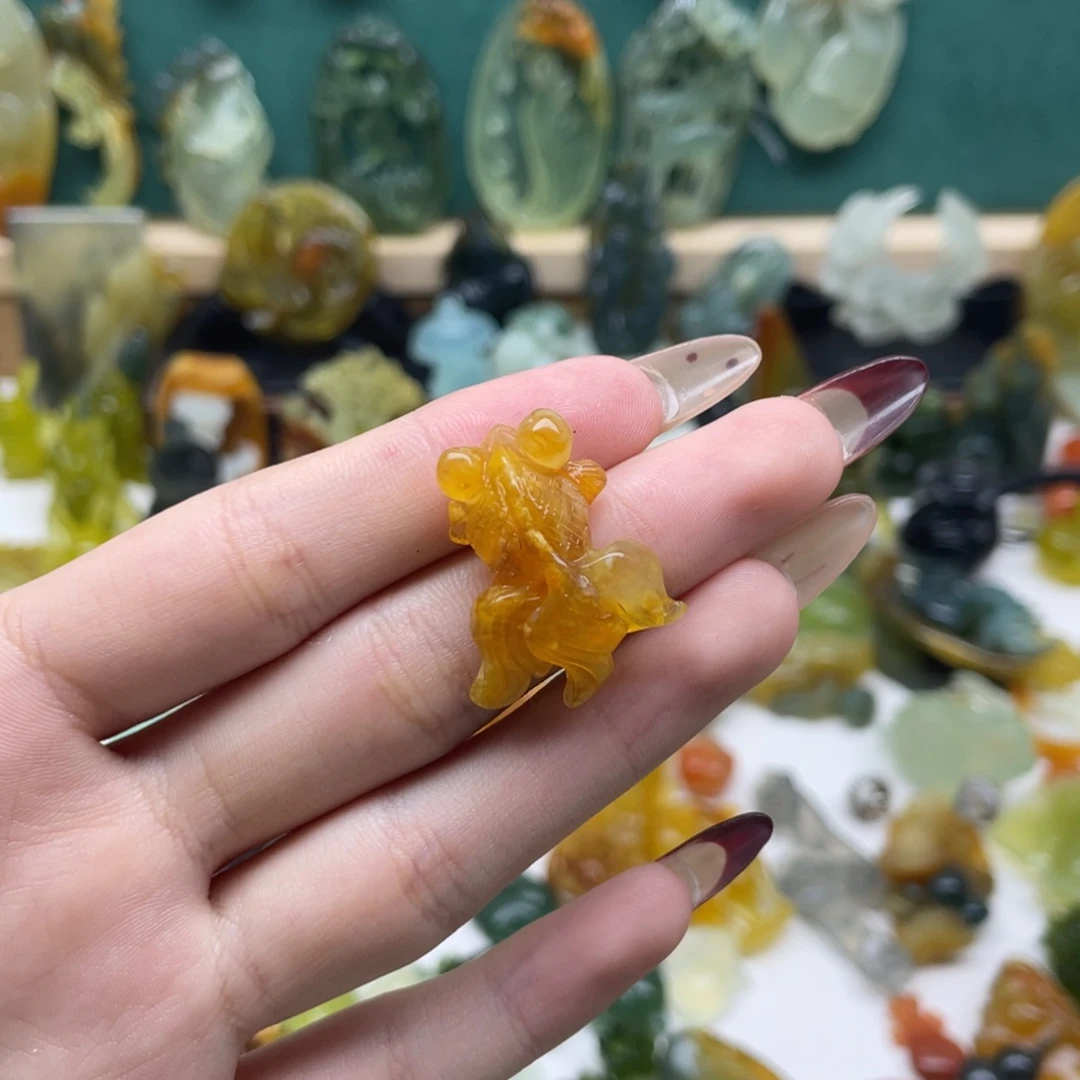 蛇纹石玉颈饰未镶嵌大**艾