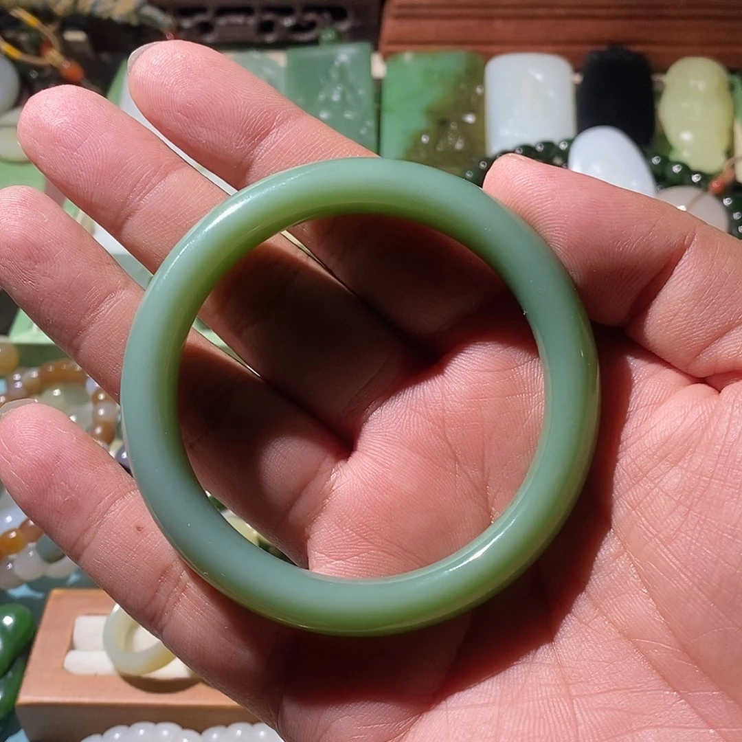 和田玉未镶嵌手镯