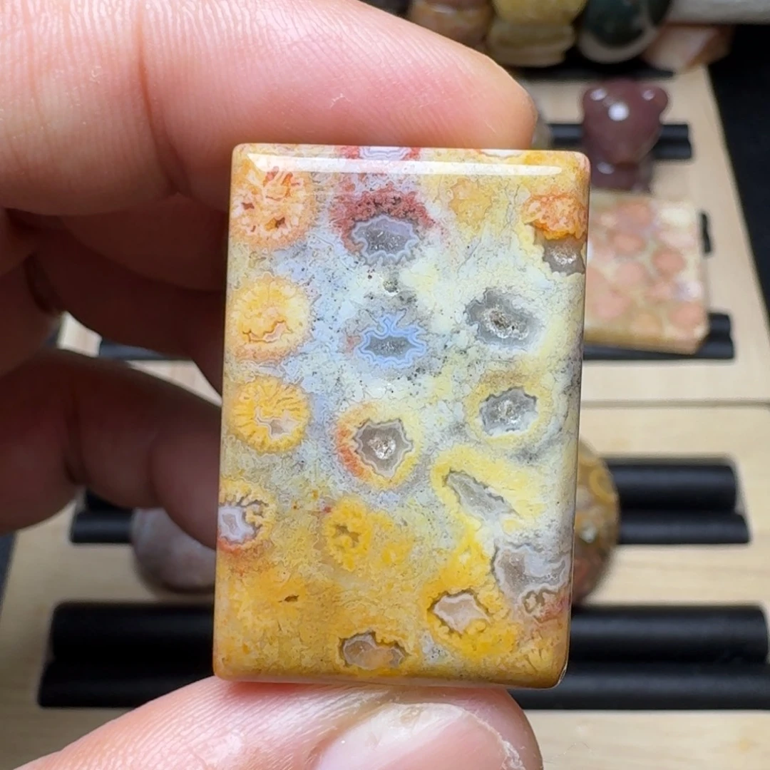 石英质玉未镶嵌纯天然色有机玉石保真色