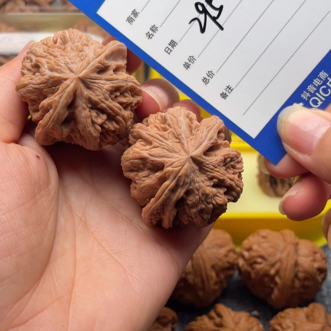 杨***。吊坠文玩核桃295号42粗筋