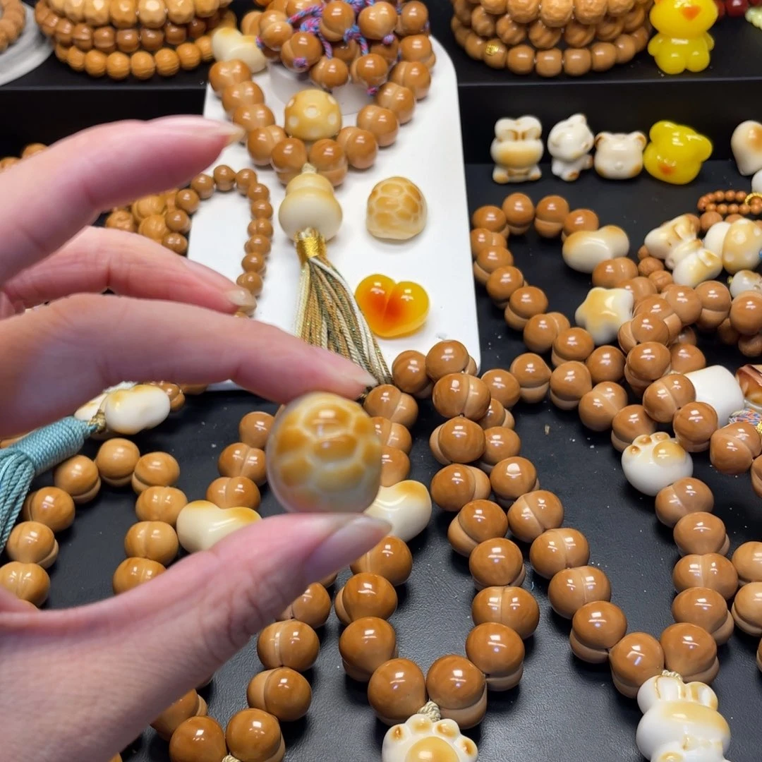 M***蒙猴头核桃吊坠配饰