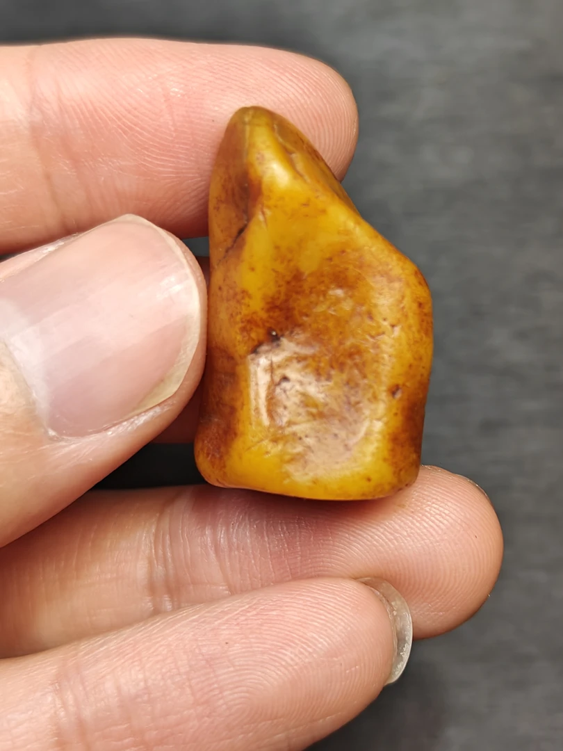 寿山石田料原石，自然形印章。黄度好品质完好手玩非常合适田黄手串