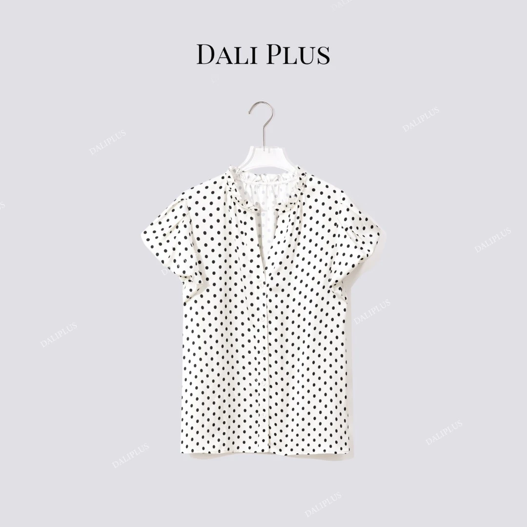 DALI PLUS“波点控必入”木耳边V领休闲短袖衬衫-D5SZ8084