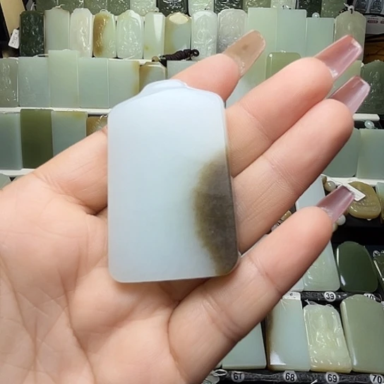 颈饰未镶嵌和田玉《**》