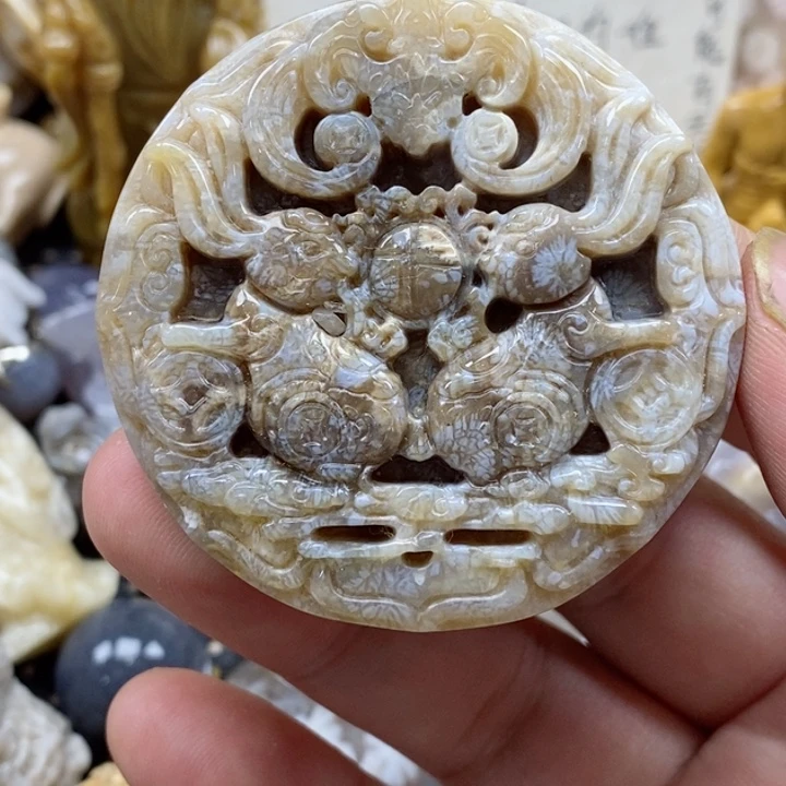 颈饰未镶嵌硅化珊瑚（珊瑚玉）