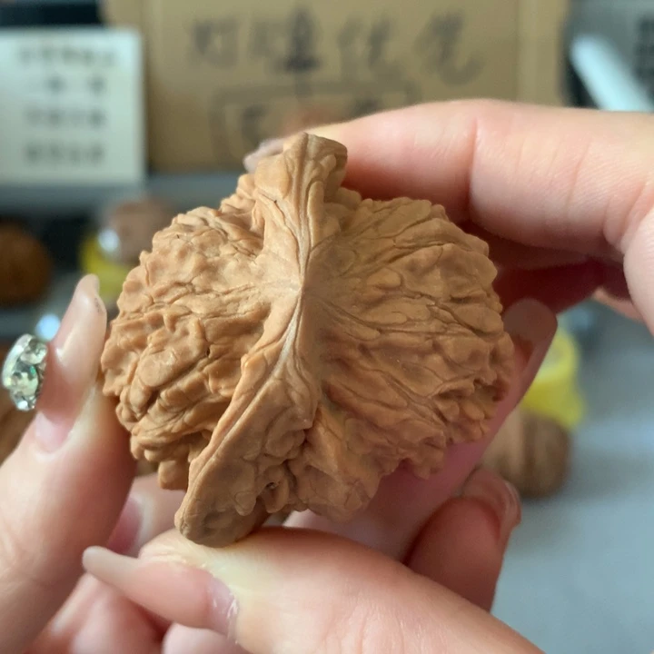 越***好吊坠文玩核桃异形单只,有瑕疵