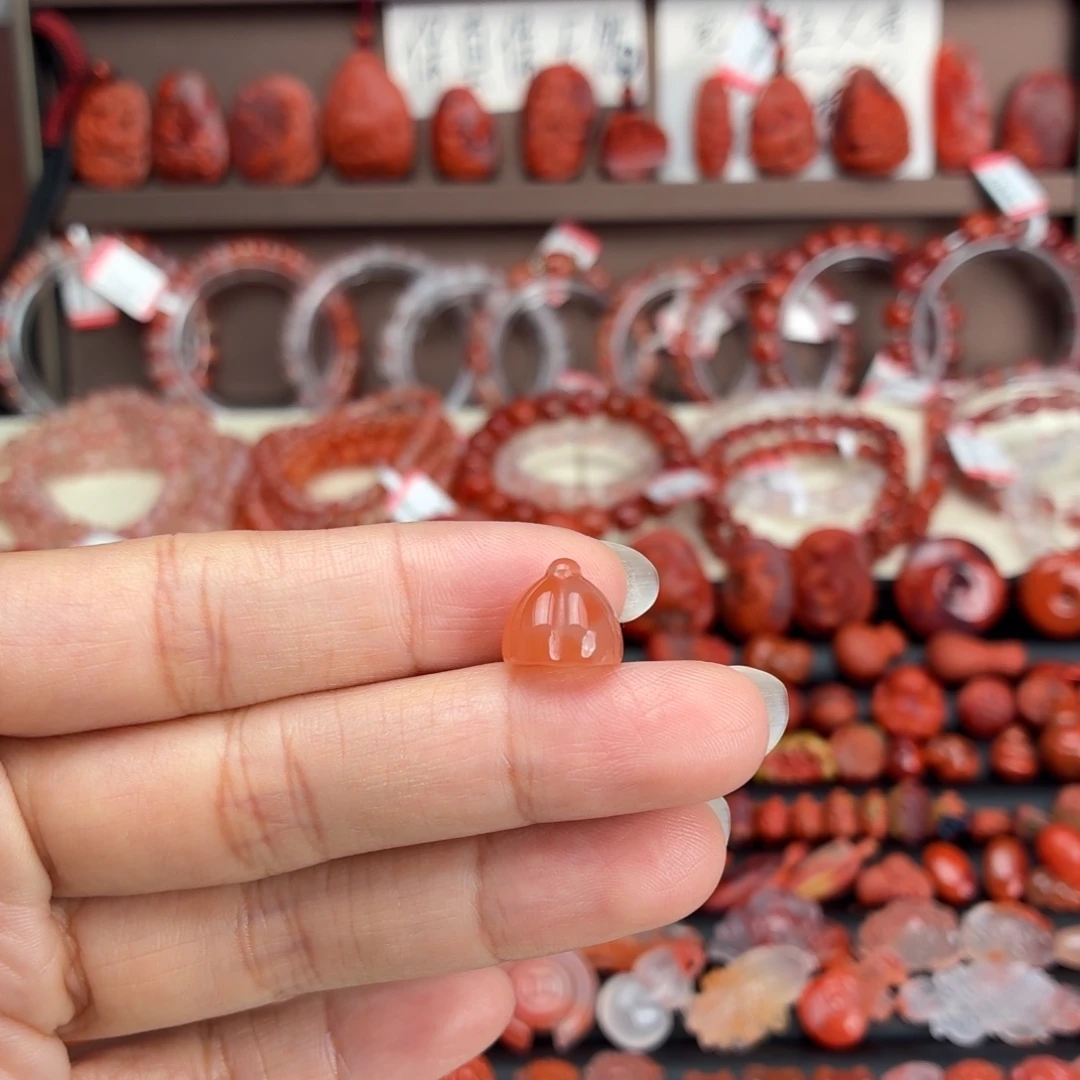 南红玛瑙未镶嵌颈饰莲蓬