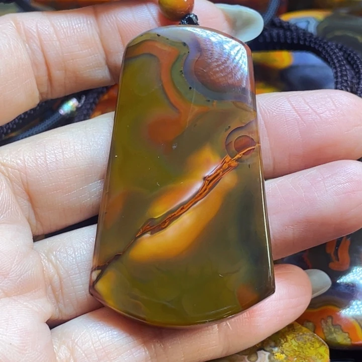 玛瑙/玉髓战国红吊坠钛钢刘*豪