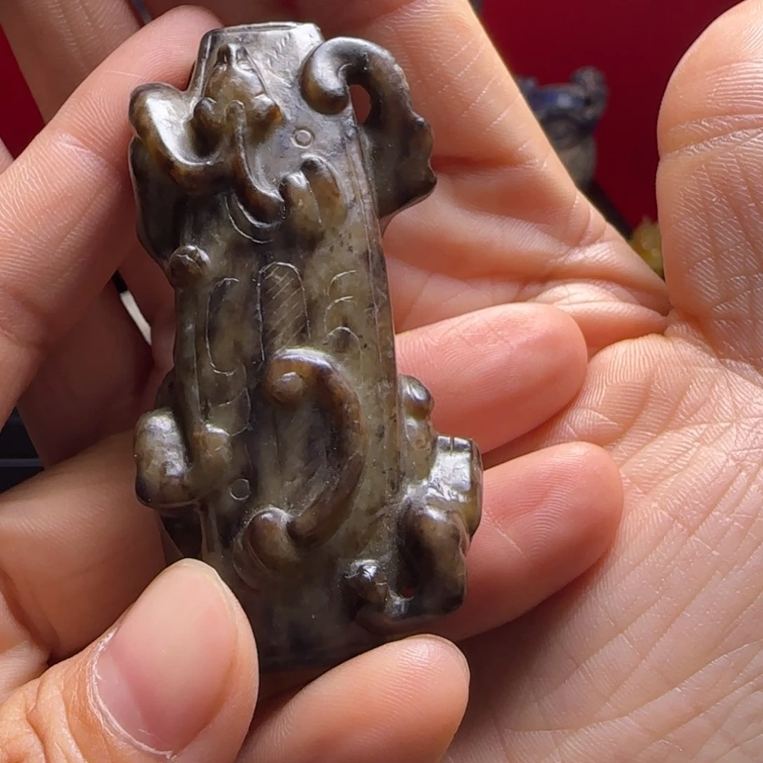 和田玉未镶嵌颈饰鹏**角