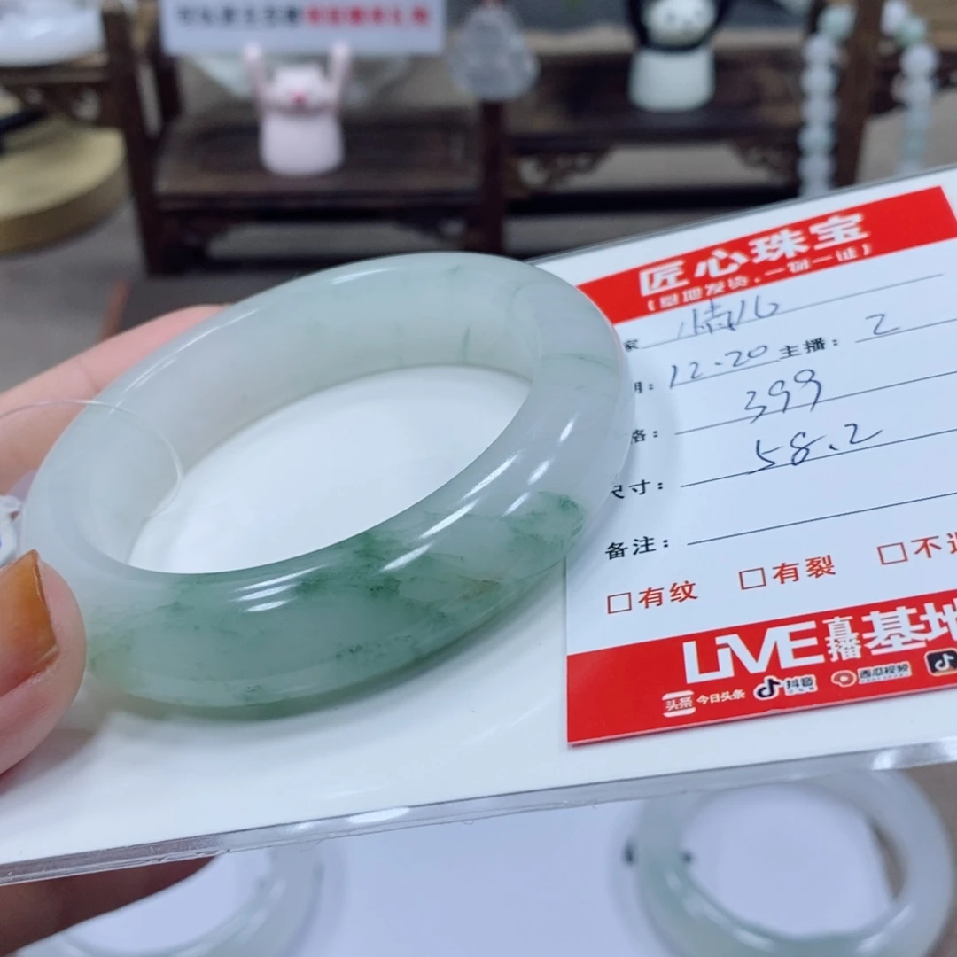 情***儿石英质玉未镶嵌手镯