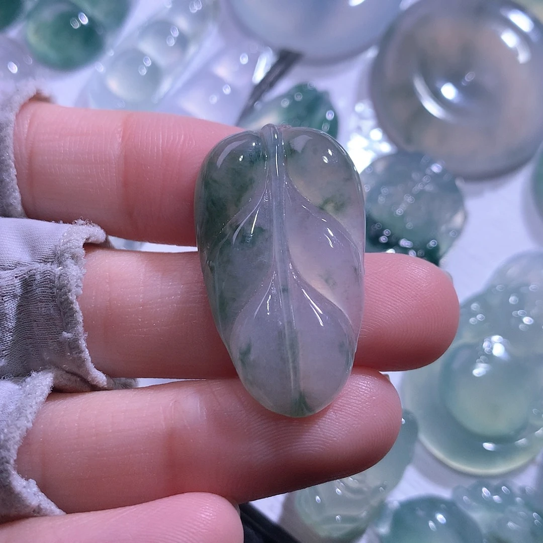 颈饰未镶嵌翡翠叶子