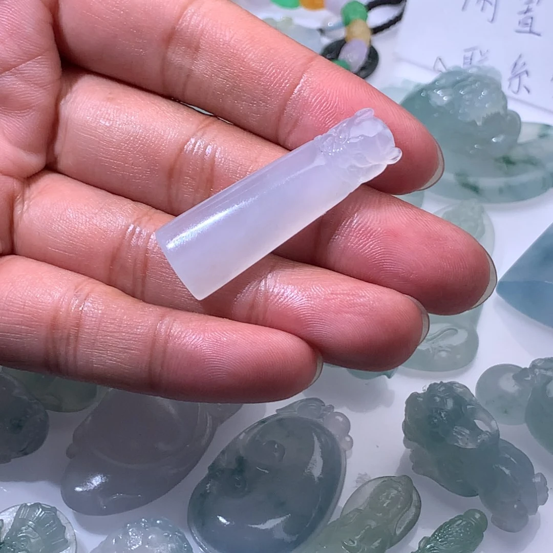 颈饰未镶嵌翡翠挂件