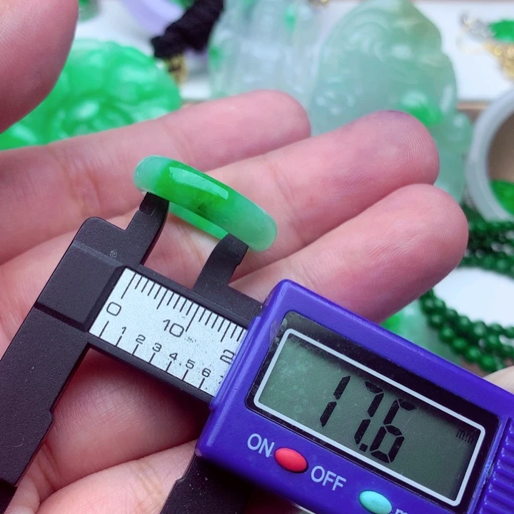 未镶嵌戒指翡翠戒指