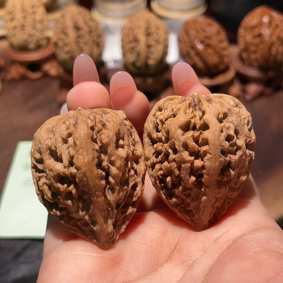 把件文玩核桃蚂蚁纹草莓