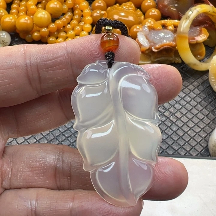 石英质玉（黄龙玉）颈饰未镶嵌