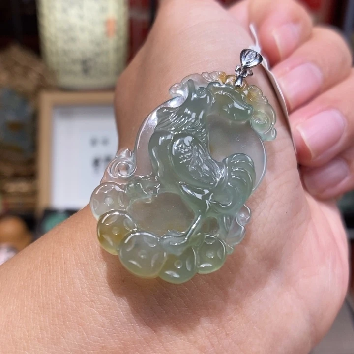 【闪购商品】颈饰18K金镶嵌翡翠81