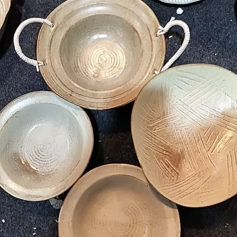 瓷片微瑕粗陶三足+提绳草帽+面碗两个