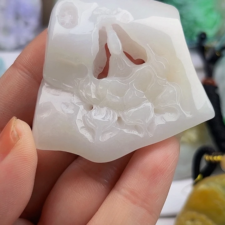 翡翠未镶嵌颈饰挂件