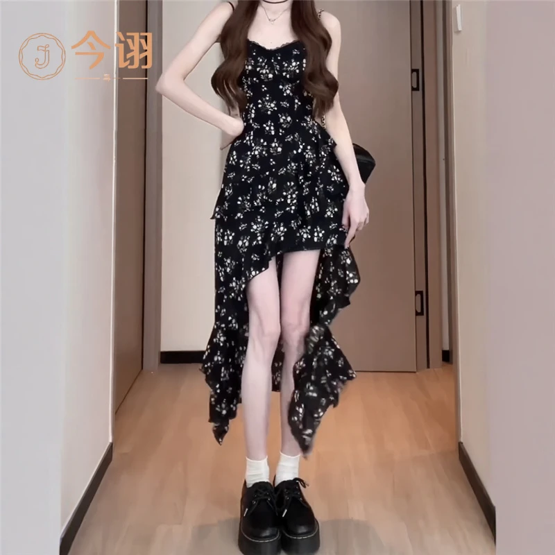 胖mm春夏新款黑色荷叶边碎花裙不规则裙摆印花吊带连衣裙子女