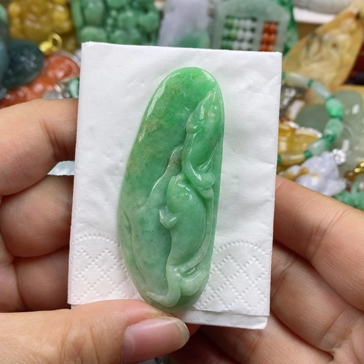 翡翠吊坠(赠链)未镶嵌