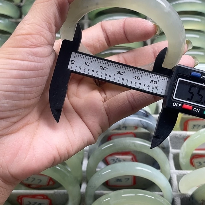 蛇纹石玉未镶嵌手镯395